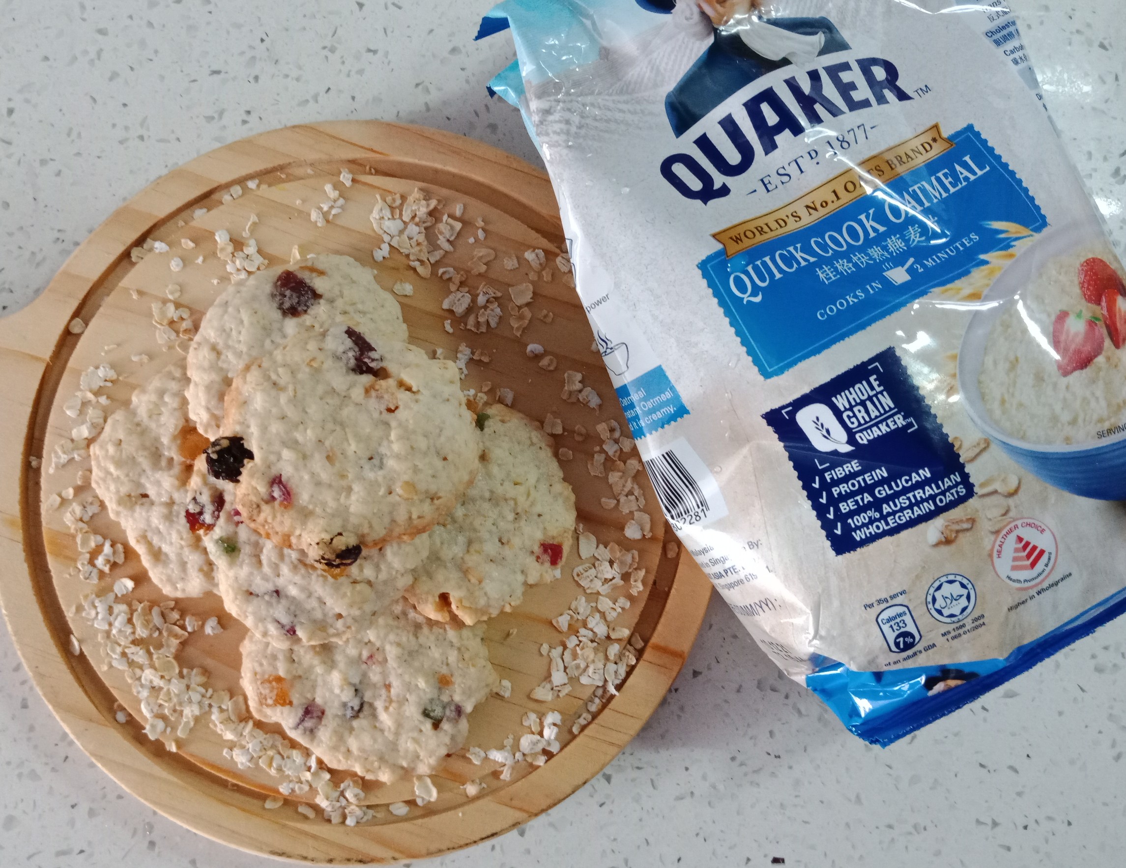Soft baked Oatmeal Christmas Cookies (veganisable!)