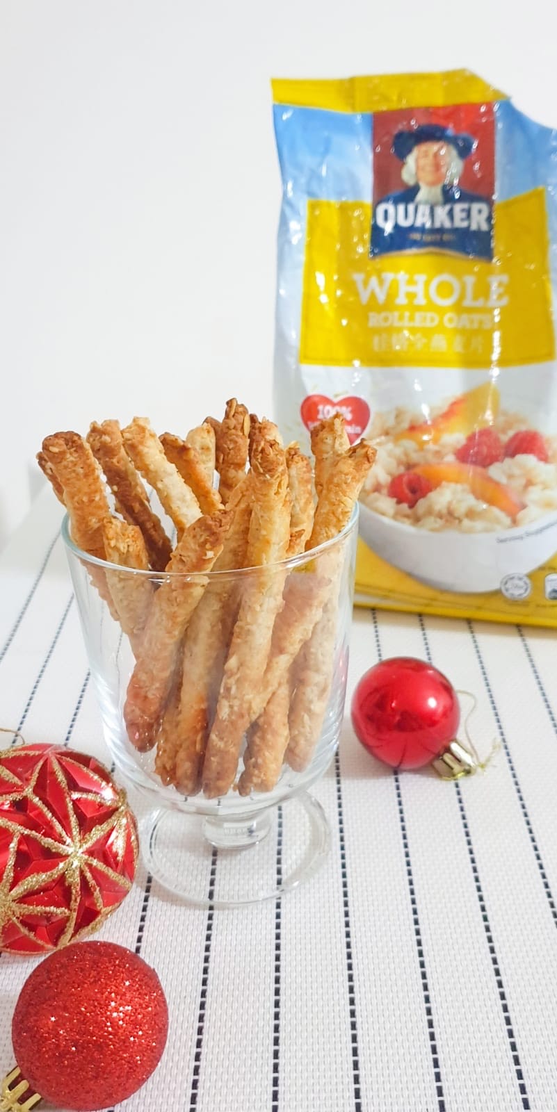 Crunchy Oat &amp; Cheese Sticks