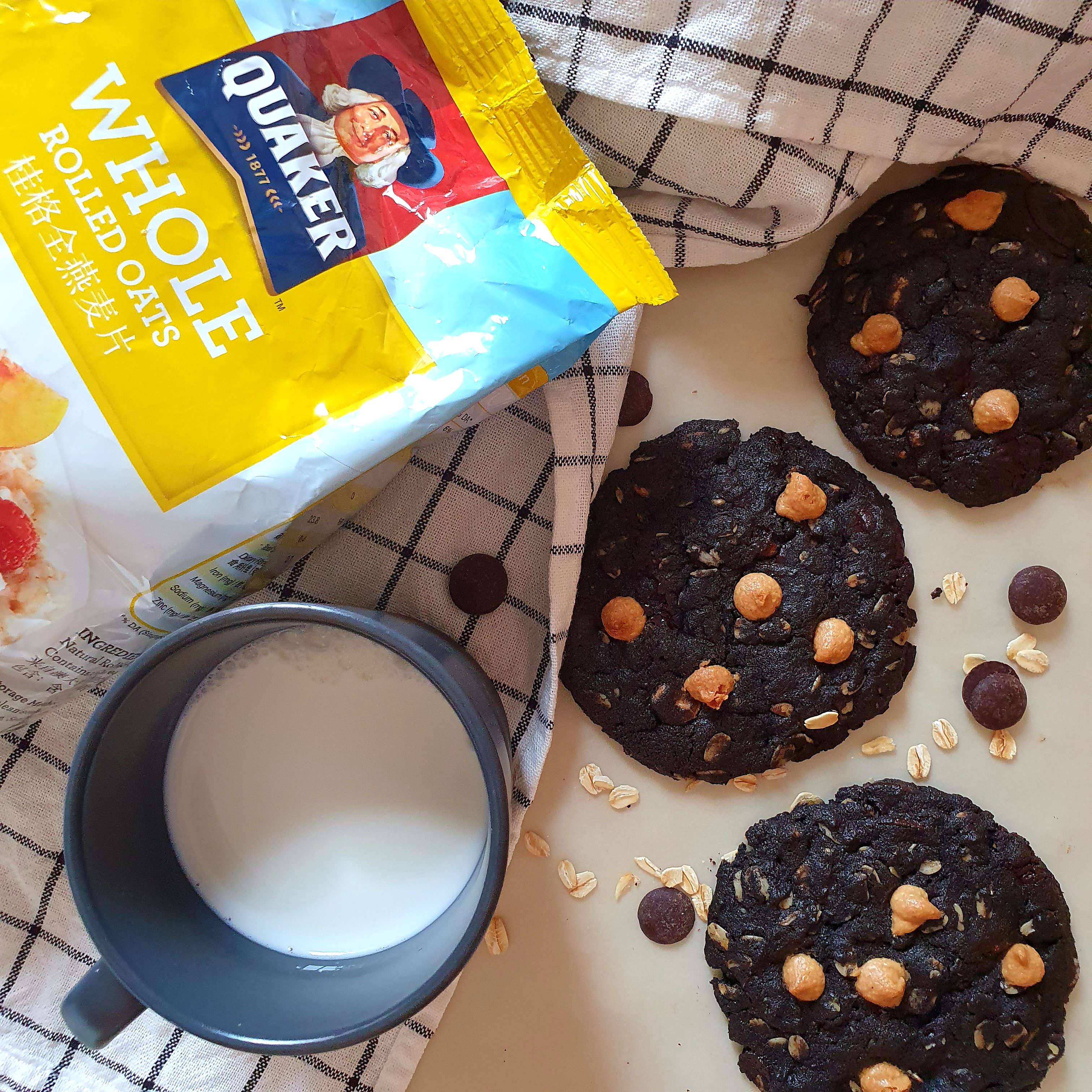 Peanut Butter Chocolate Oatmeal Cookie