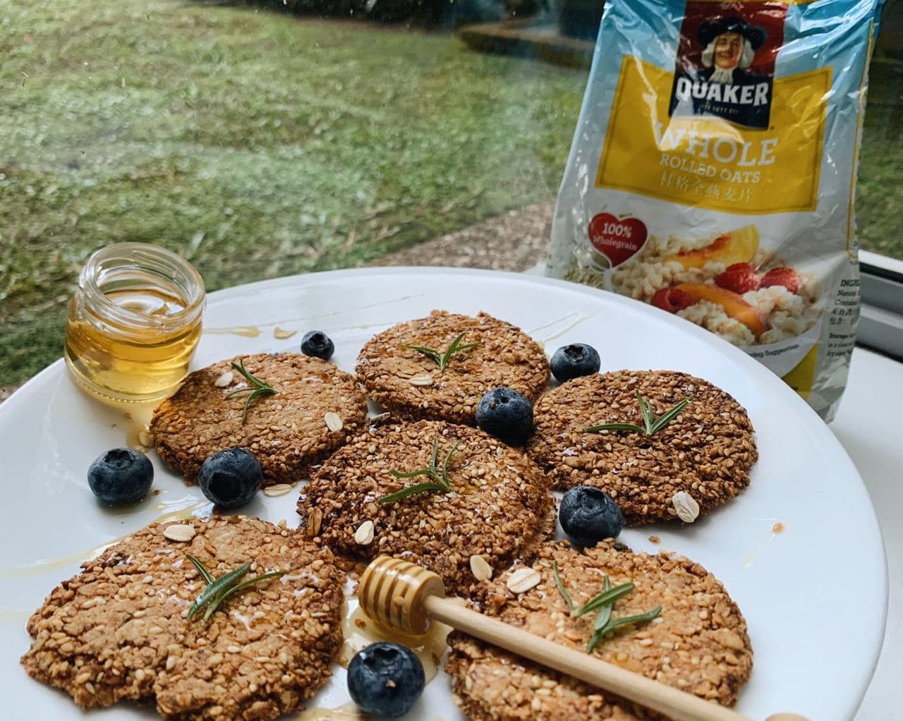 Sesame Rosemary Oatcakes
