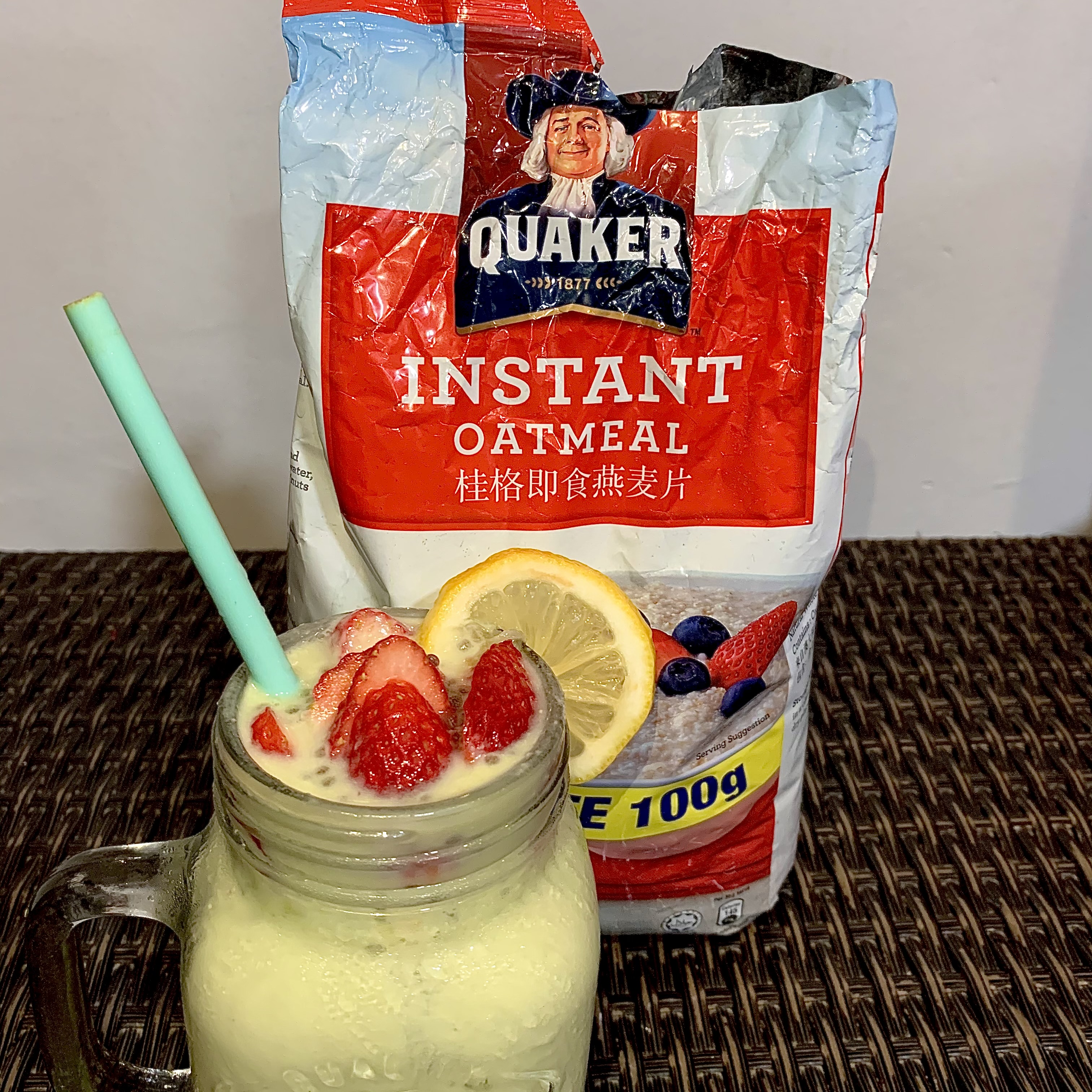 Creamy Avocado and Oats Smoothie