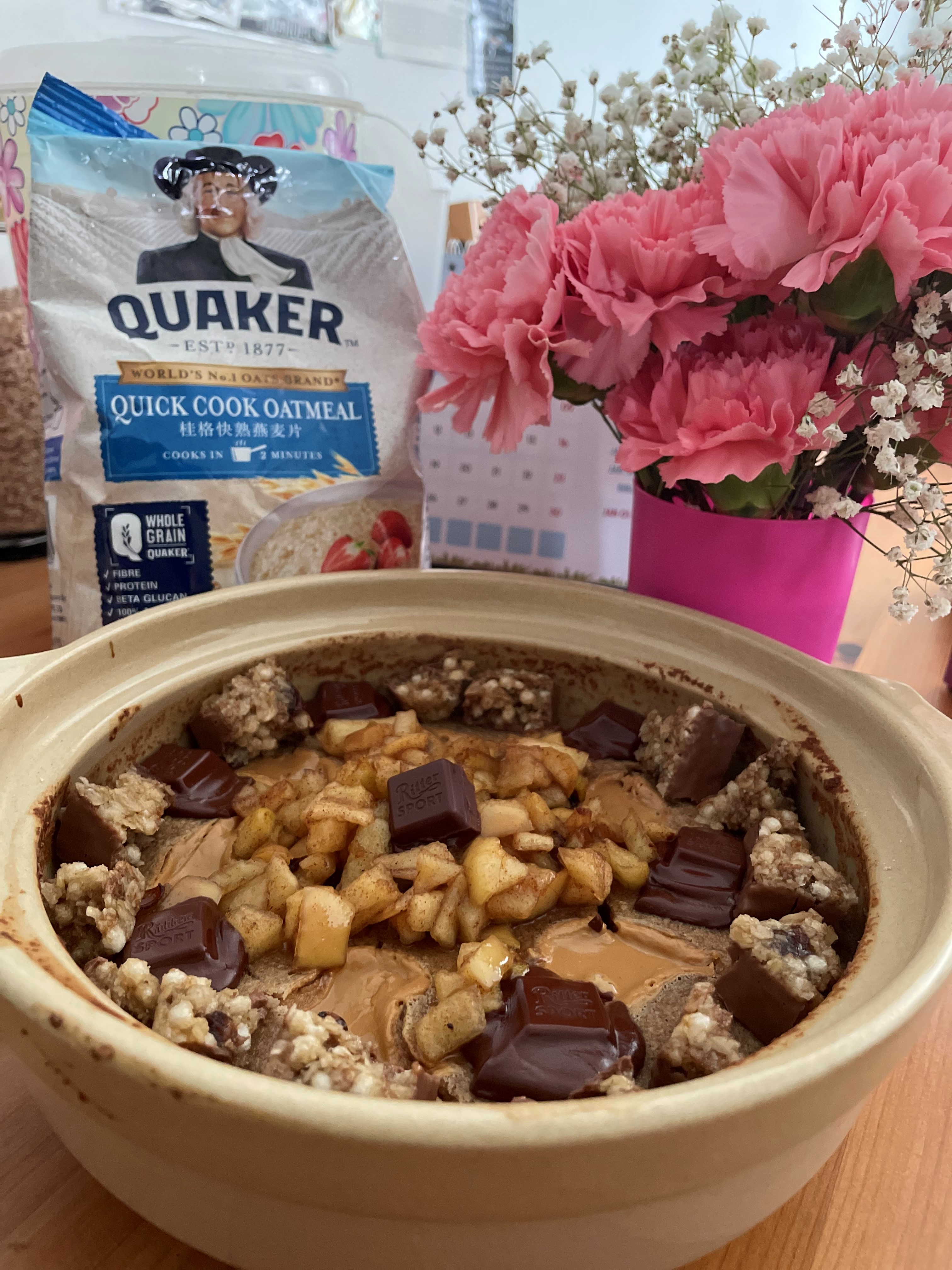 Baked oat cake with peanut butter and candied apples
