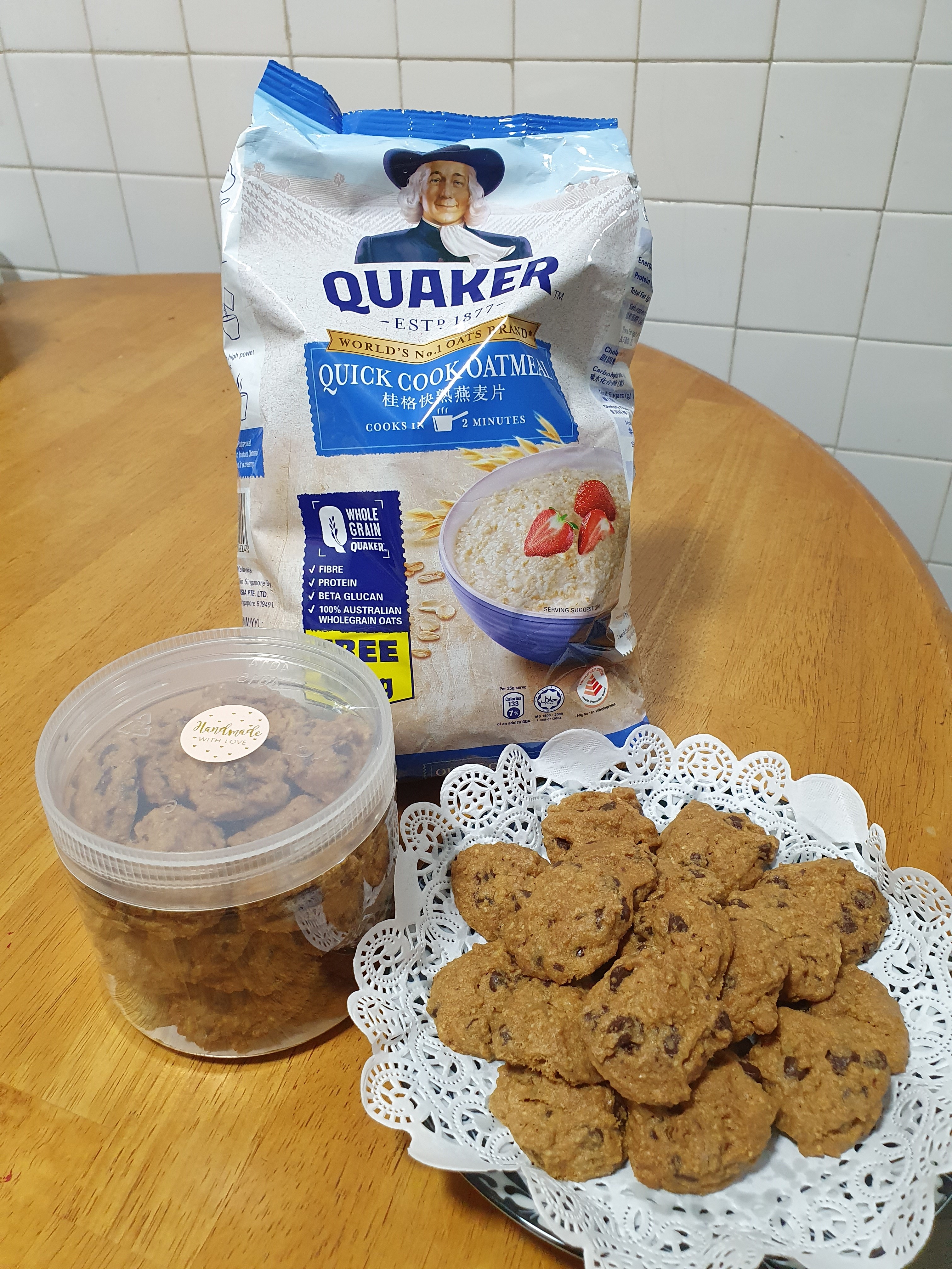 Chocolate Chips and Walnut Cookies